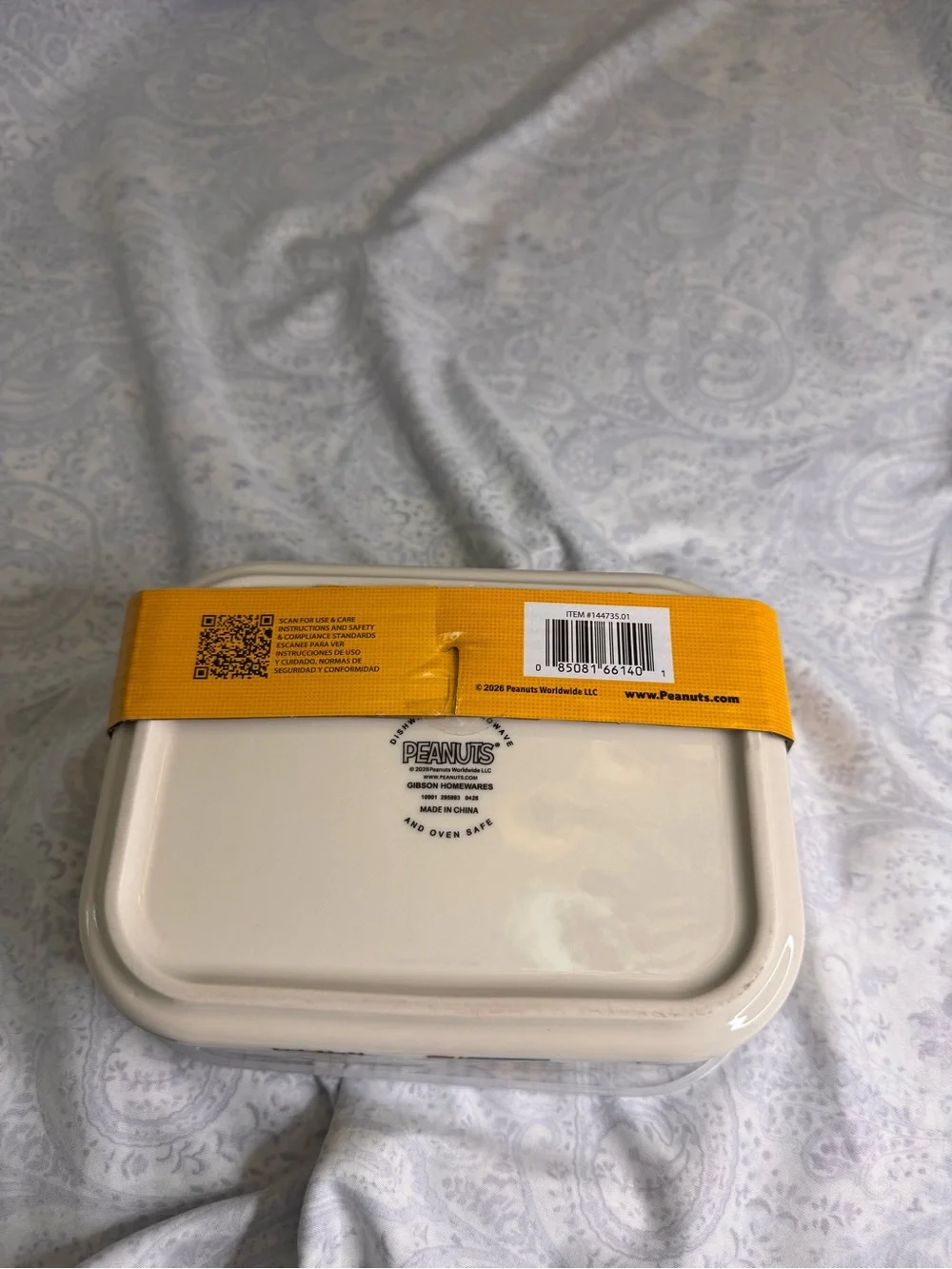 Peanuts Gang Chow Time Stoneware 32 oz Lunchbox with microwave steam release lid